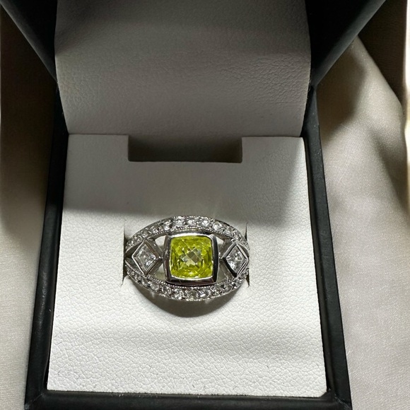Peridot & CZ Diamonds Sterling Silver Ring Size 5.75 - Picture 1 of 14